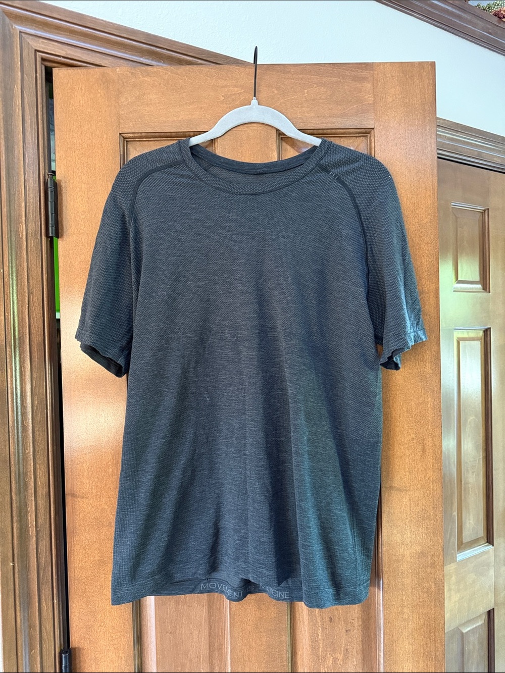 lululemon athletica Men's Dark Gray Crewneck Short-Sleeve Tee
